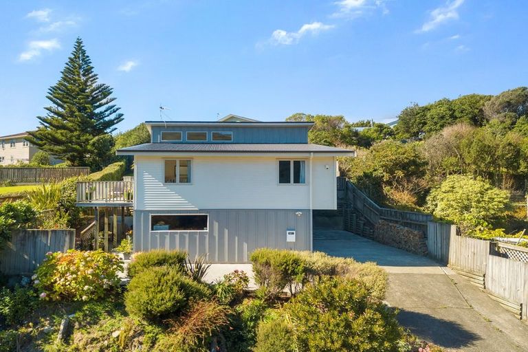 Photo of property in 7 View Road, Titahi Bay, Porirua, 5022