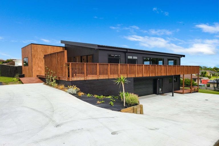 Photo of property in 17 Lithgow Drive, Otamatea, Whanganui, 4500