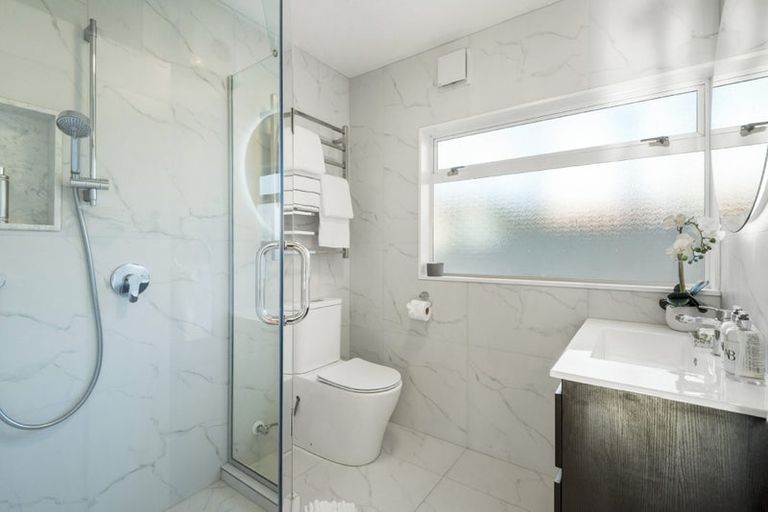 Photo of property in 19 Aberdeen Road, Castor Bay, Auckland, 0620