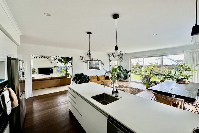 Photo of property in 19 Kukuwai Avenue, Red Beach, 0932