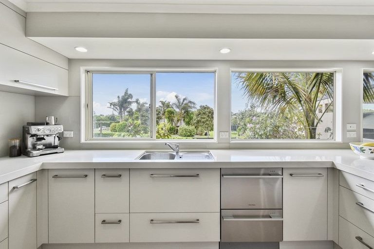 Photo of property in 1 Frank Knight Place, Waiuku, 2123