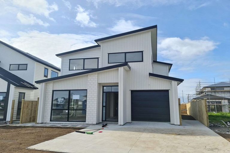 Photo of property in 12 Korowhiti Road, Clarks Beach, 2122