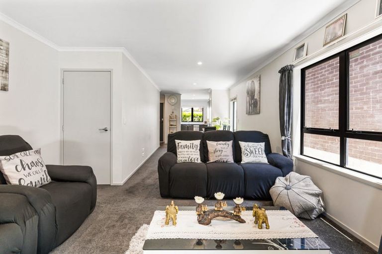 Photo of property in 24 Tutuwhatu Crescent, Weymouth, Auckland, 2103