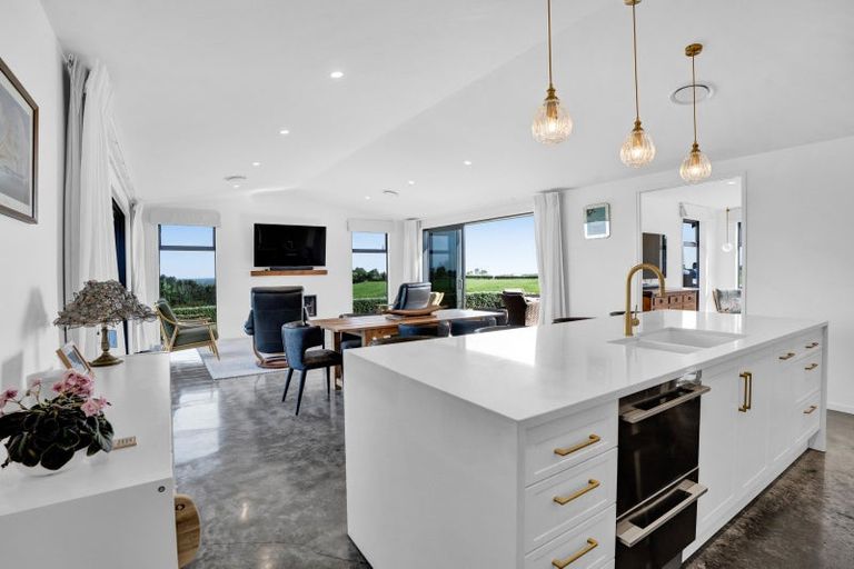 Photo of property in 956 Richmond Road, Lepperton, New Plymouth, 4373