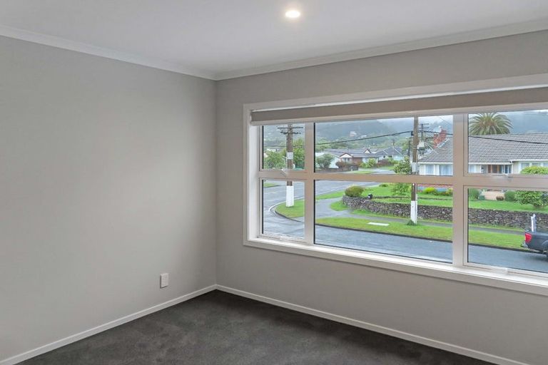 Photo of property in 2b Delaney Drive, Stokes Valley, Lower Hutt, 5019