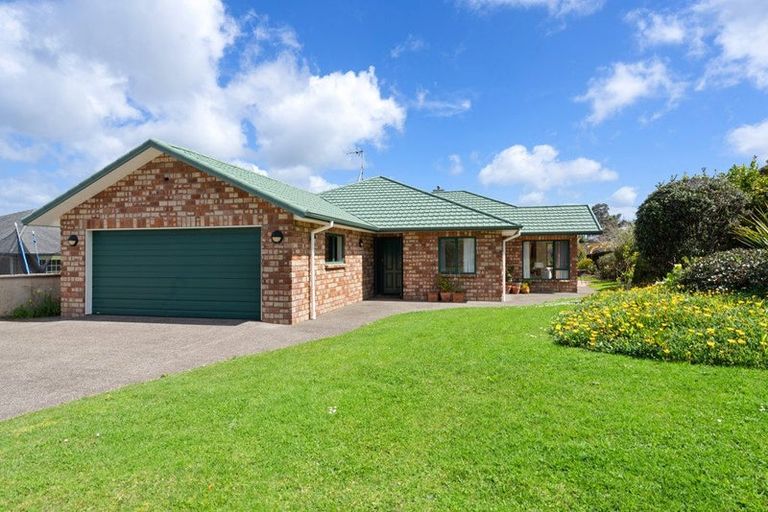 Photo of property in 52 Kath Hopper Drive, Orewa, 0931