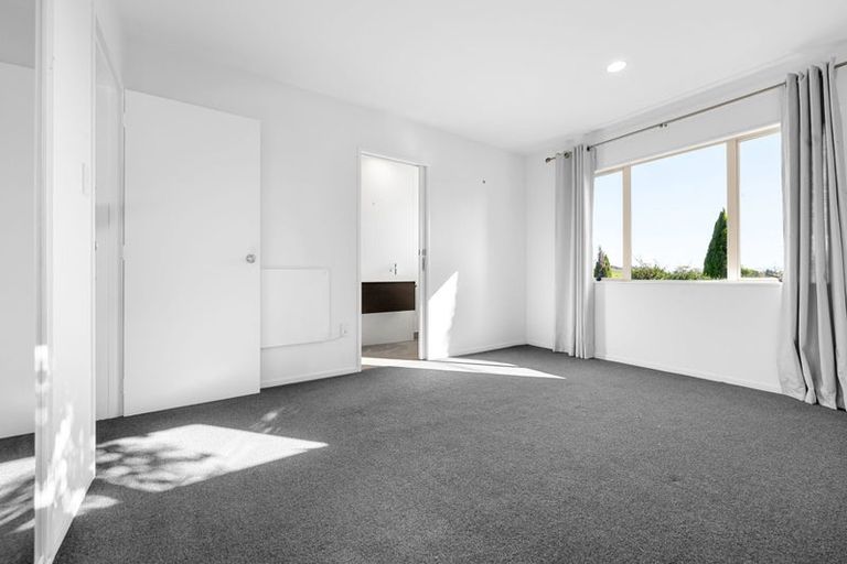 Photo of property in 10 Strata View, Western Heights, Hamilton, 3200
