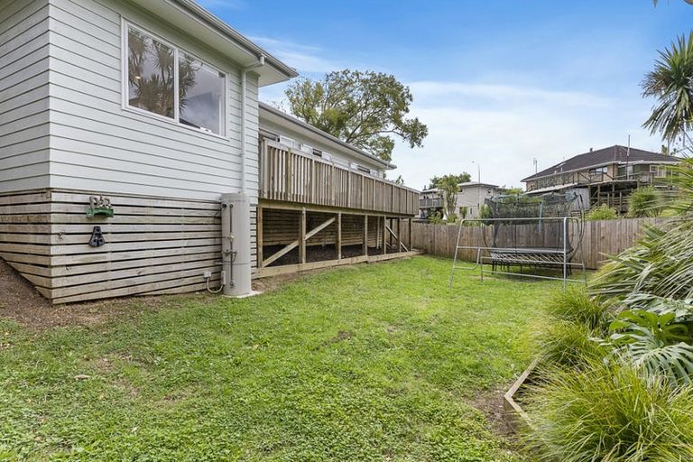 Photo of property in 2/58 Botany Road, Botany Downs, Auckland, 2010