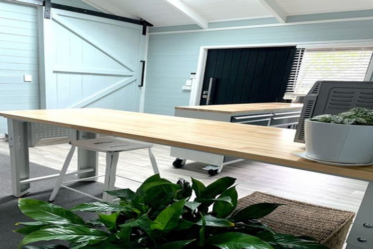 Photo of property in 1/41 Fairmount Road, Titirangi, Auckland, 0604