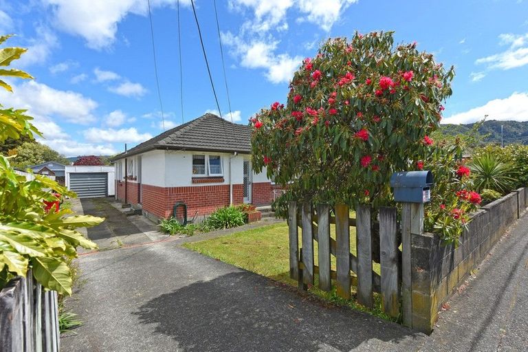 Photo of property in 49 Totara Park Road, Clouston Park, Upper Hutt, 5018