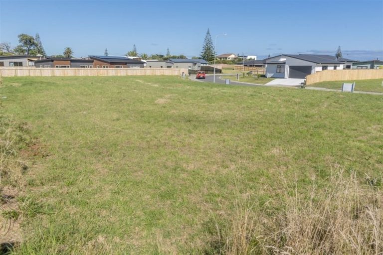Photo of property in 27 Seagrass Place, Otaki Beach, Otaki, 5512