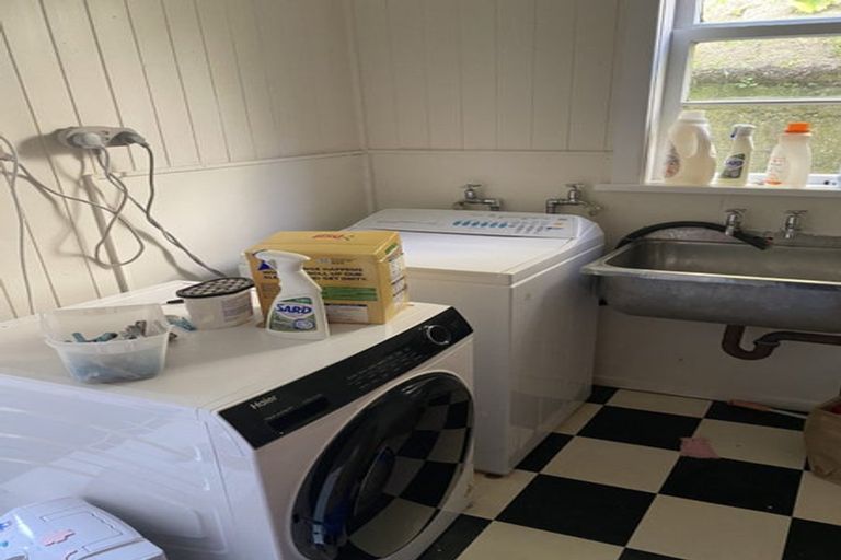 Photo of property in 6 David Crescent, Karori, Wellington, 6012