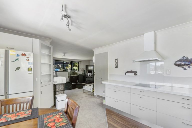 Photo of property in 16 Arthur Crescent, Waikawa, Picton, 7220