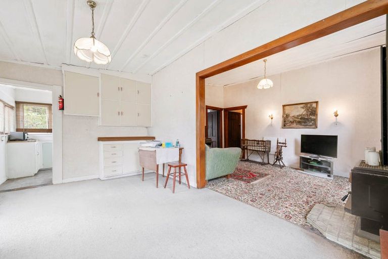 Photo of property in 2 Kay Road, Swanson, Auckland, 0614