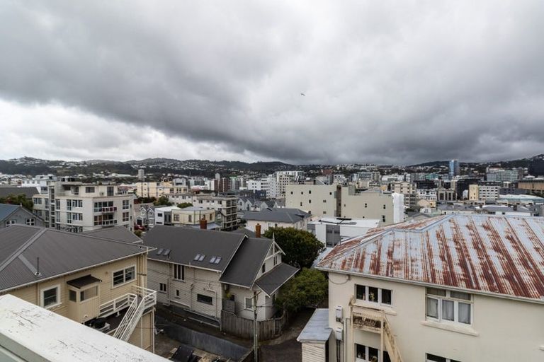 Photo of property in 5 Hawker Street, Mount Victoria, Wellington, 6011