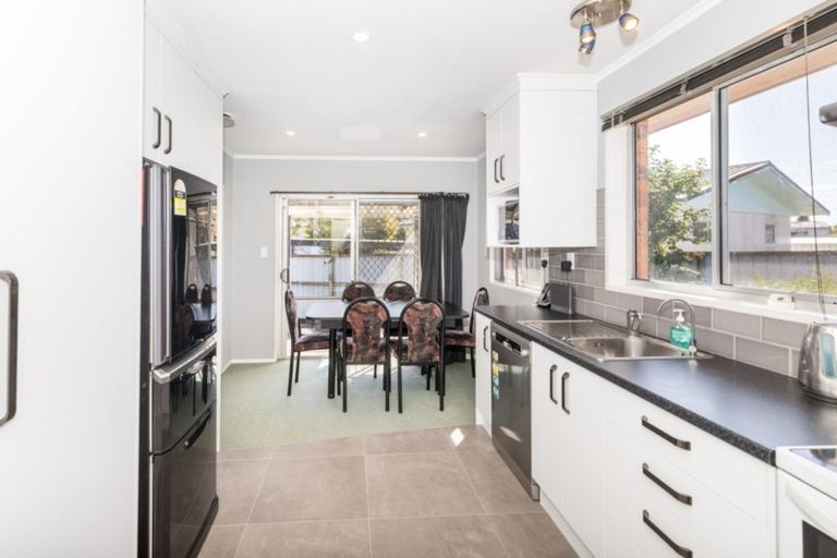 Photo of property in 70 Oakfield Crescent, Pukete, Hamilton, 3200