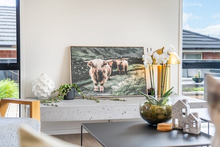 Photo of property in 15 Weatherdeck Close, Whitby, Porirua, 5024