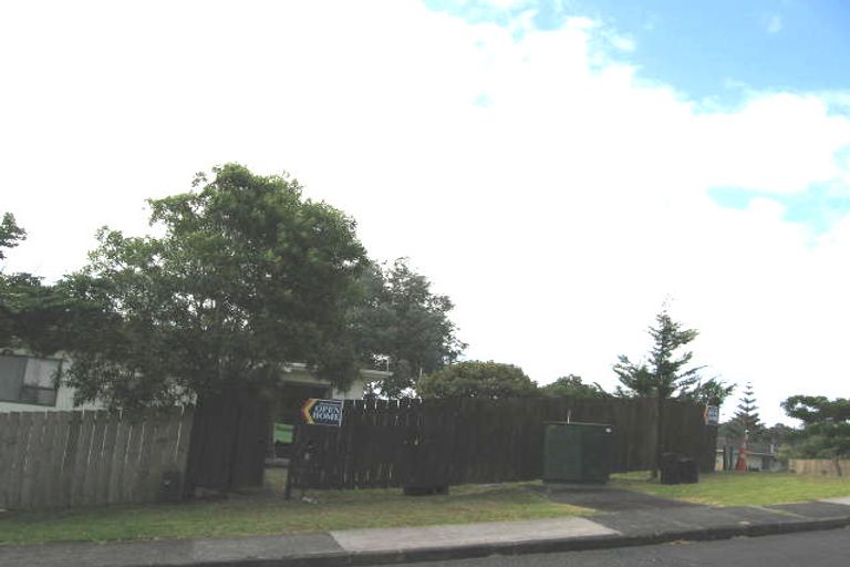 Photo of property in 2/1 Simon Ellice Drive, Bayview, Auckland, 0629