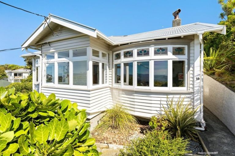 Photo of property in 18 Sugarloaf Road, Brooklyn, Wellington, 6021