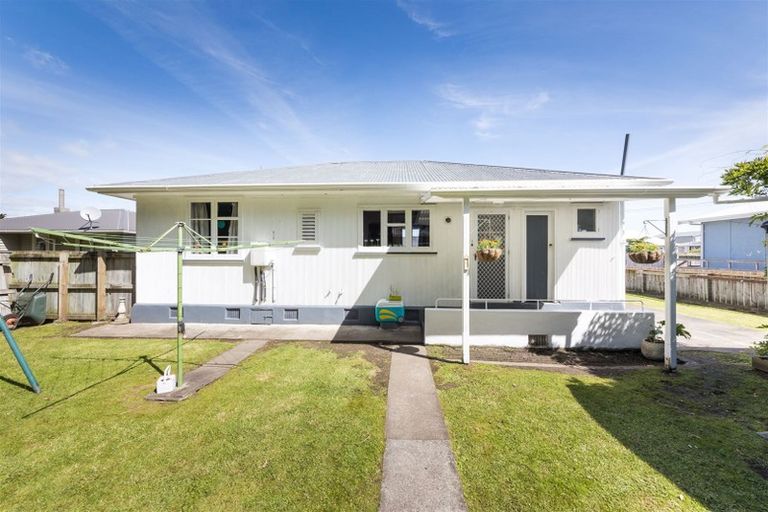 Photo of property in 13 Jenks Street, Foxton, 4814