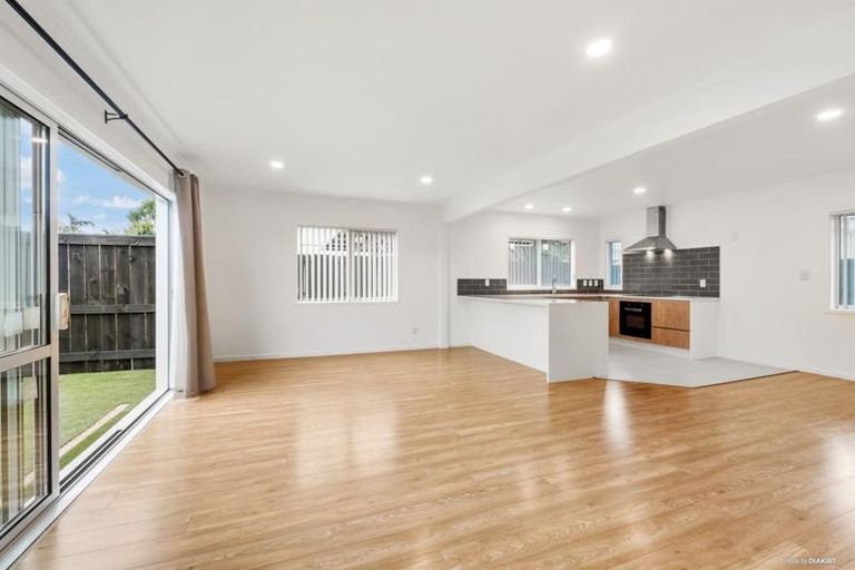 Photo of property in 2/242 Pakuranga Road, Pakuranga Heights, Auckland, 2010