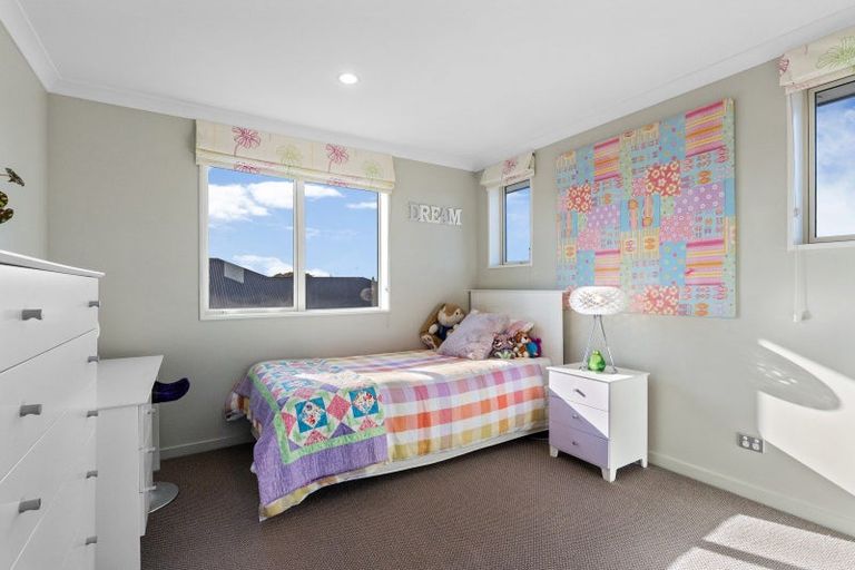 Photo of property in 17 Westpark Drive, Burnside, Christchurch, 8053