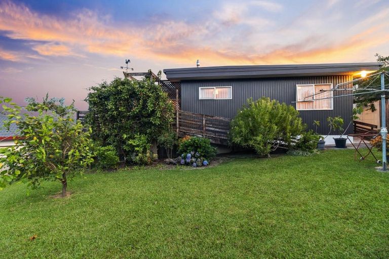 Photo of property in 22 Widmore Drive, Massey, Auckland, 0614