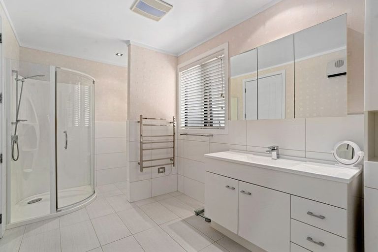 Photo of property in 48 Kelliher Drive, Wanaka, 9305