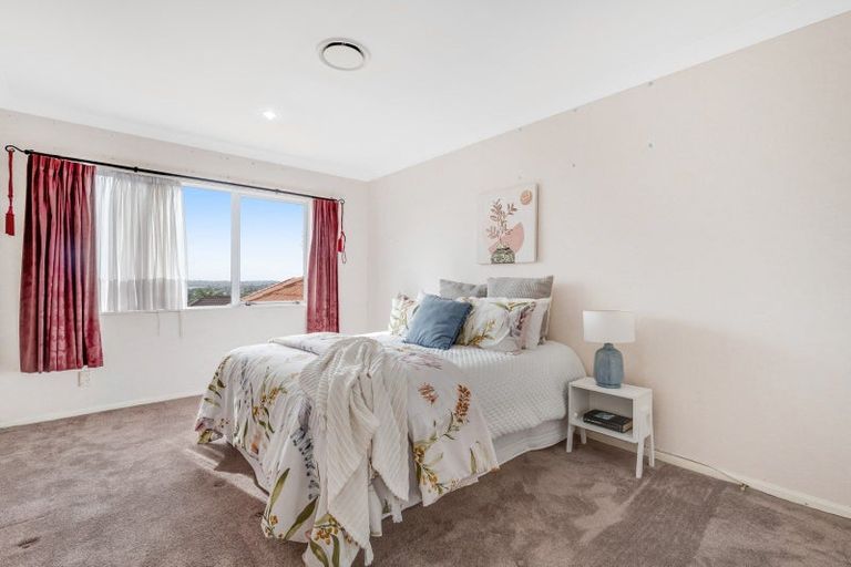 Photo of property in 35 Mccahill Views, Botany Downs, Auckland, 2010