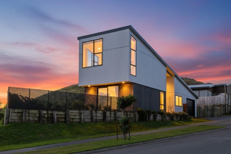 Photo of property in 81 Cedarwood Street, Woodridge, Wellington, 6037