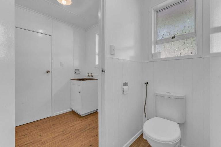 Photo of property in 50 Seaview Road, Marfell, New Plymouth, 4310