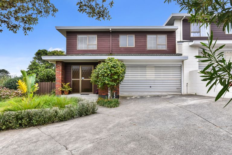 Photo of property in 2/12 Steeple Rise, Pakuranga, Auckland, 2010