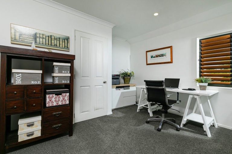 Photo of property in 3 Admirals Court Drive, Greenhithe, Auckland, 0632