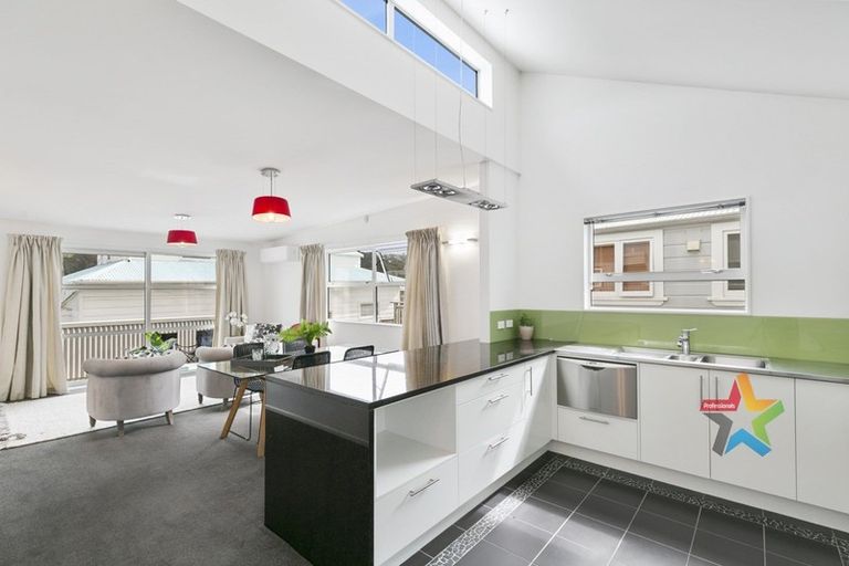 Photo of property in 51a Herald Street, Berhampore, Wellington, 6023