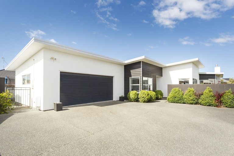 Photo of property in 31 Pegasus Place, Kelvin Grove, Palmerston North, 4414