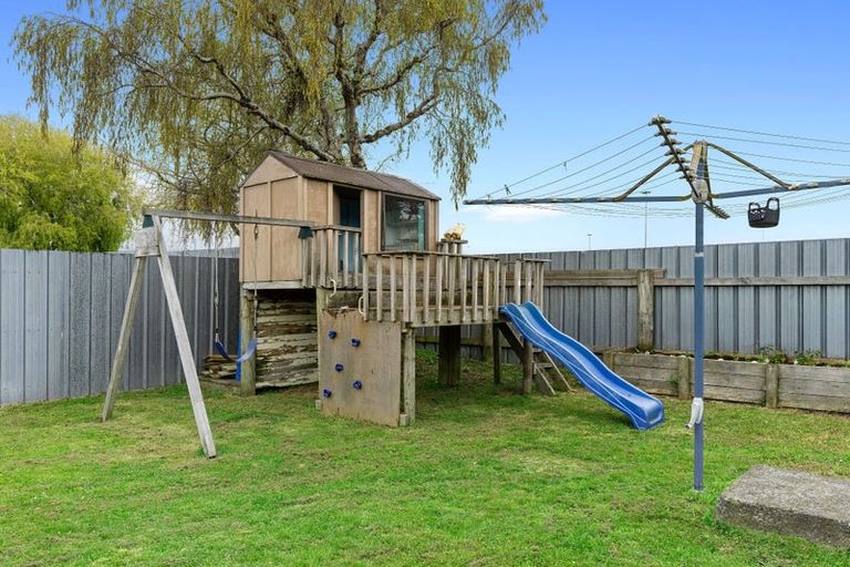 Photo of property in 2 Quinn Road, Levin, 5510