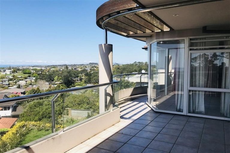 Photo of property in 5 Shearwater Rise, Rothesay Bay, Auckland, 0630