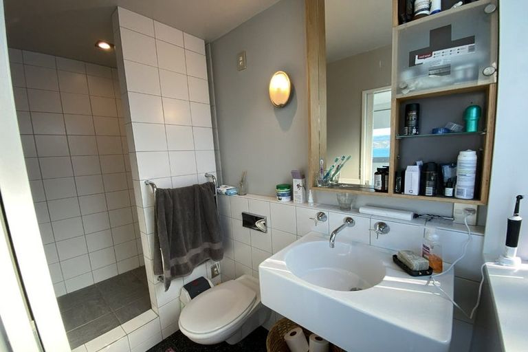 Photo of property in 23 Napier Street, Karaka Bays, Wellington, 6022