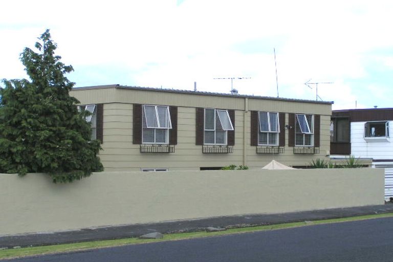 Photo of property in 2/19 Richmond Avenue, Northcote Point, Auckland, 0627