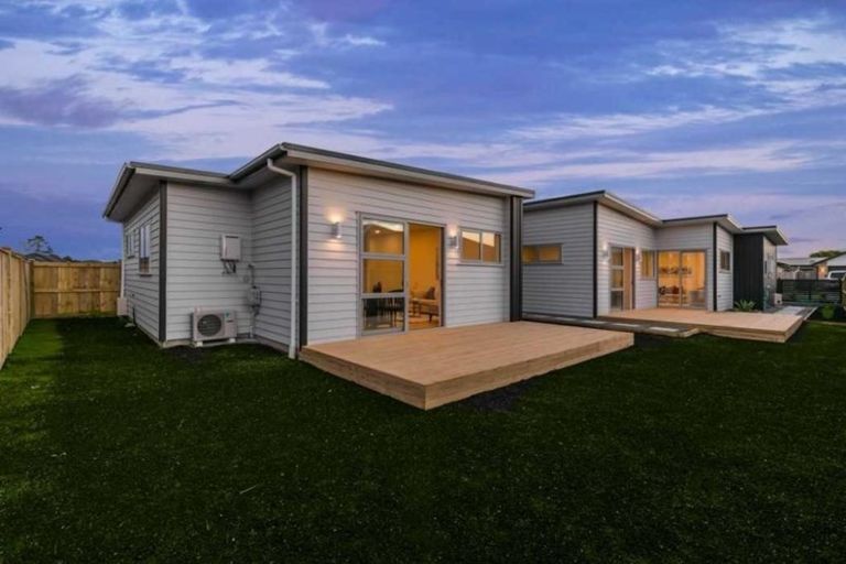 Photo of property in 19b Robert Might Road, Kumeu, 0810