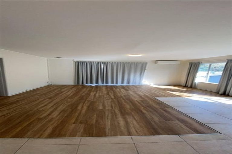 Photo of property in 1040 East Coast Road, Fairview Heights, Auckland, 0630