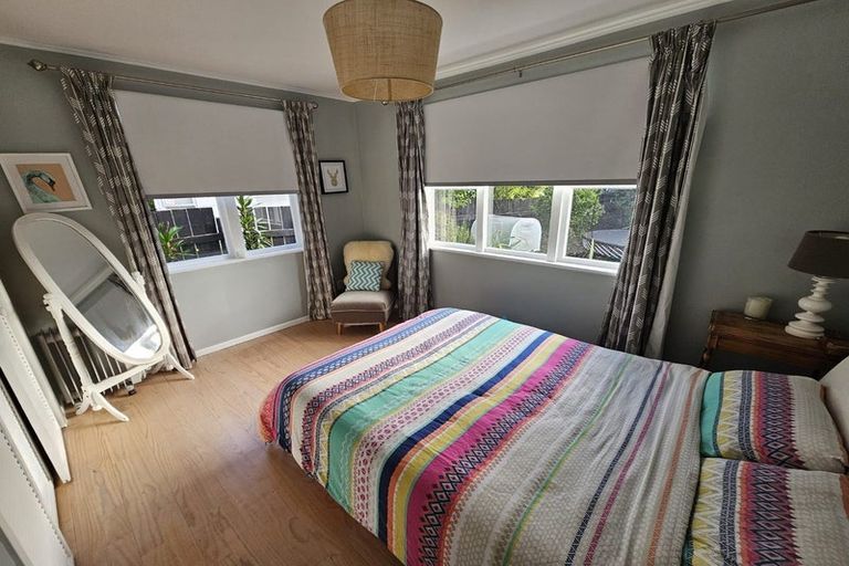 Photo of property in 5 Bayside Avenue, Te Atatu Peninsula, Auckland, 0610