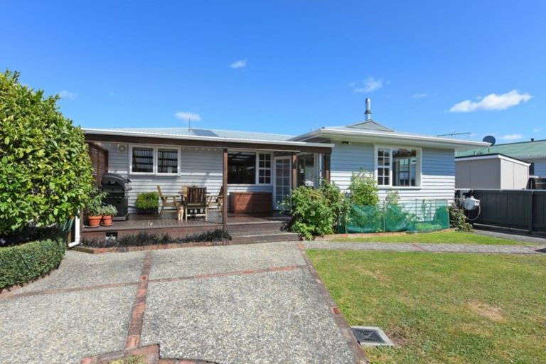 Photo of property in 14 Roband Crescent, Brown Owl, Upper Hutt, 5018