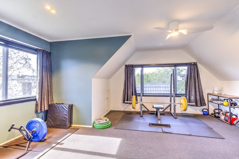 Photo of property in 77 Gilbass Avenue, Hamilton Lake, Hamilton, 3204