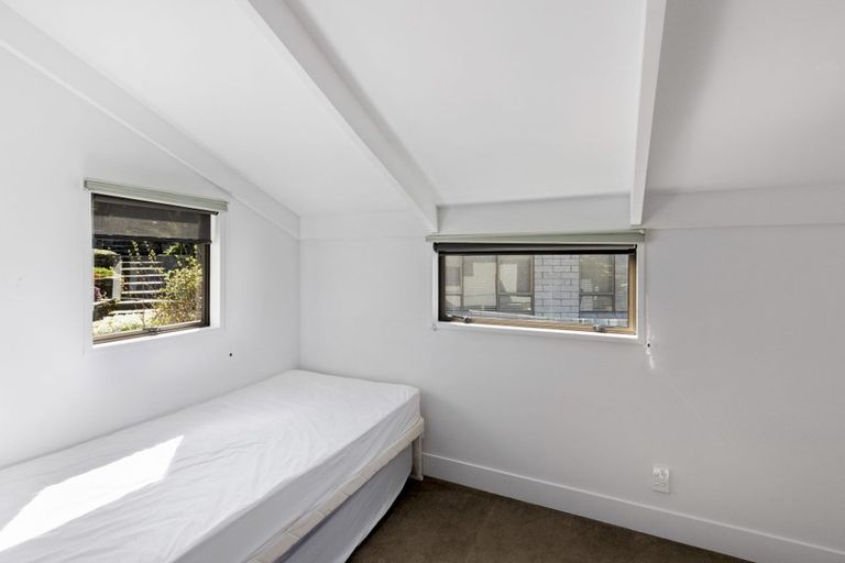 Photo of property in 92 Wynyard Crescent, Fernhill, Queenstown, 9300