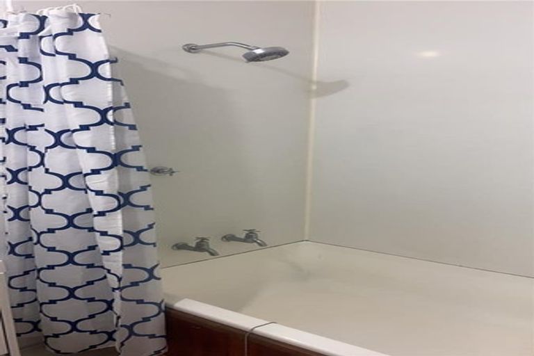 Photo of property in 2/302 Pakuranga Road, Pakuranga Heights, Auckland, 2010