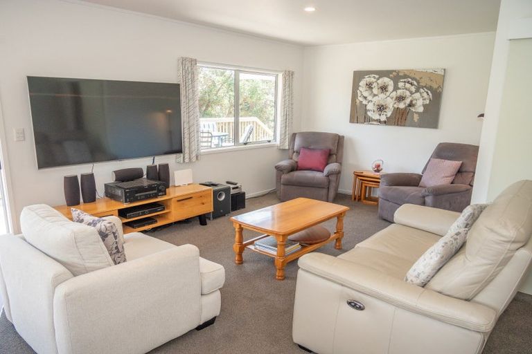 Photo of property in 25 Stratford Drive, Cable Bay, 0420