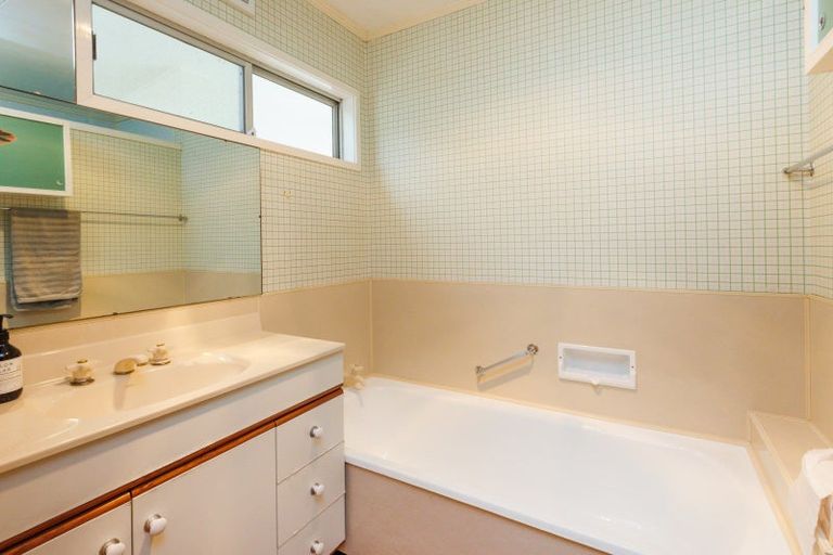 Photo of property in 5 Anaru Place, Awapuni, Palmerston North, 4412