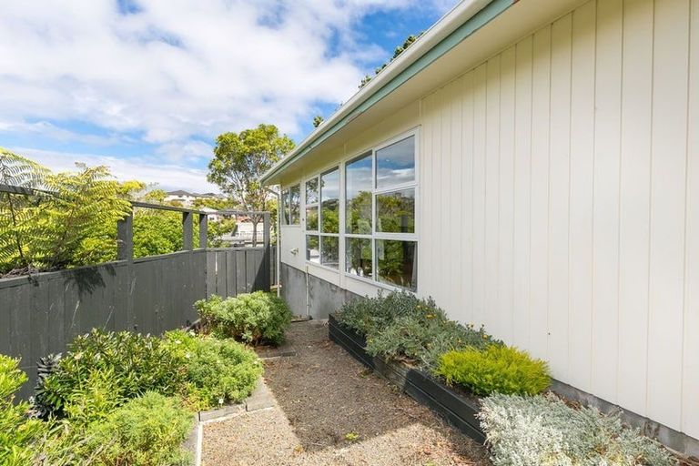Photo of property in 10 Goddard Grove, Churton Park, Wellington, 6037