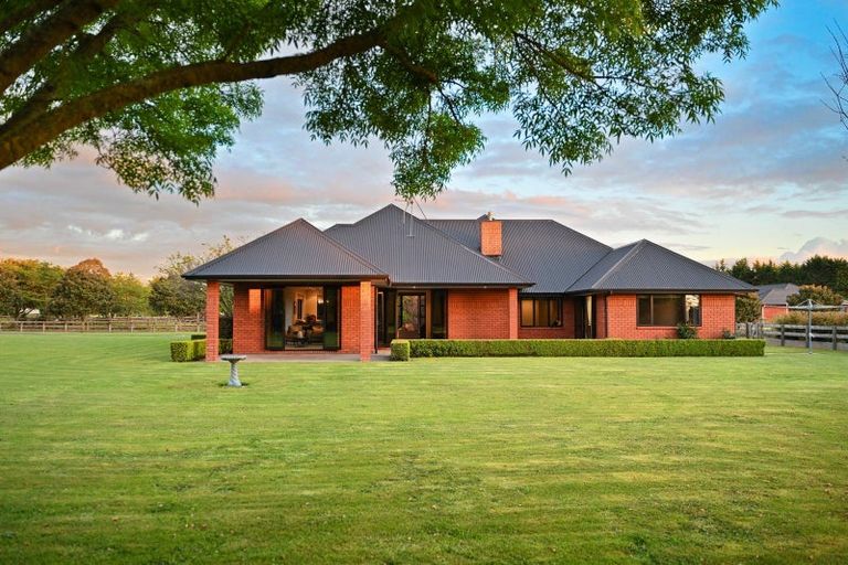 Photo of property in 10 East Ridge Grove, Newstead, Hamilton, 3286